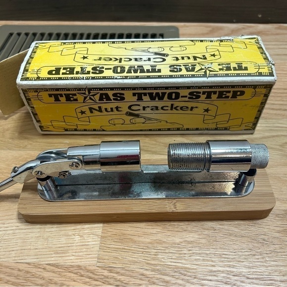Texas Two Step Nut Cracker Kitchen Tool Peanut - Picture 3 of 6